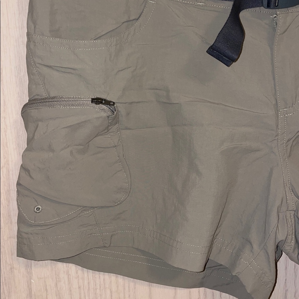 Columbia Omni Shade Wick Women's Large Olive Cargo Shorts with Utility Pockets - Picture 3 of 7